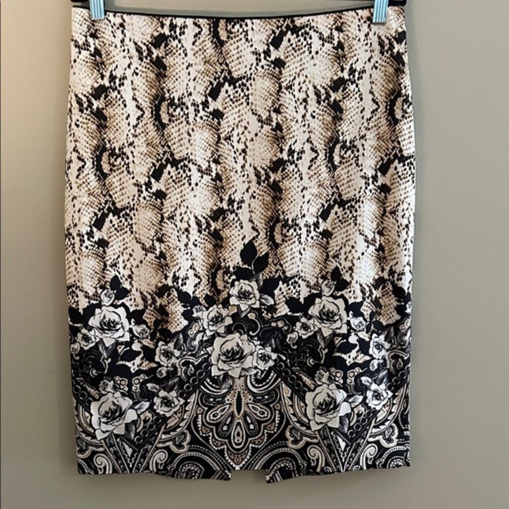 White House Black Market Elegant Black and Cream Snakeskin print Skirt Size 8